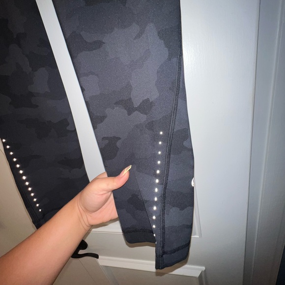 LULULEMON LEGGINGS - Picture 2 of 7